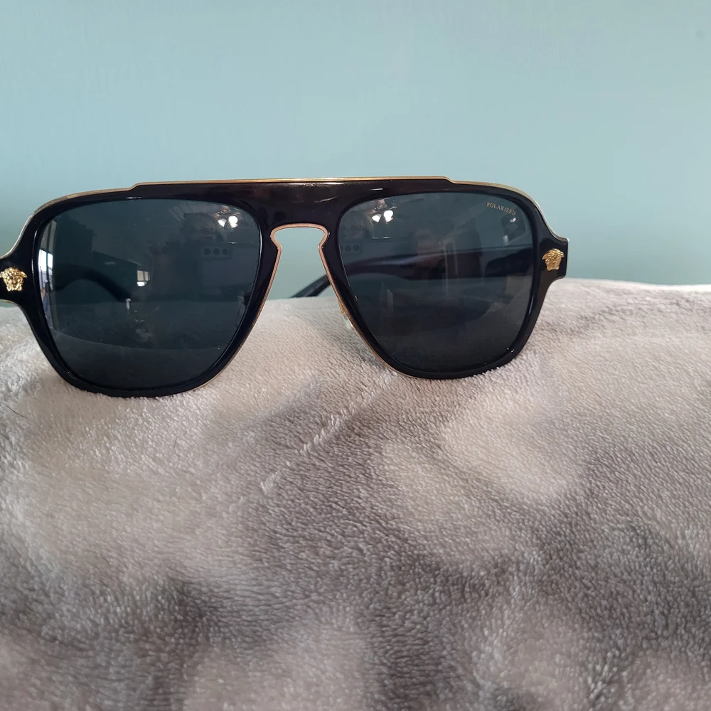 Gucci Black and Gold Men's Sunglasses - Picture 3 of 5